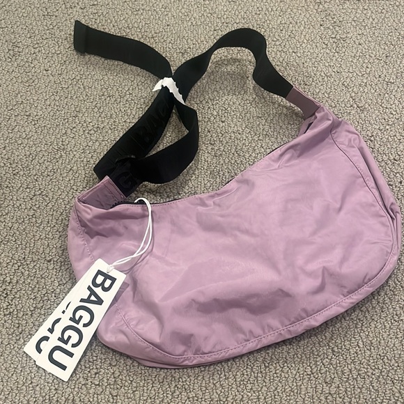 💢SOLD💢 baggu medium crescent bags new lavendar - Picture 4 of 4